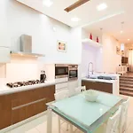 Dc36 -spacious&stylish 3 Bedroom Flat. Prime Zone Apartment
