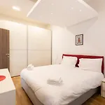 Dc36 -spacious&stylish 3 Bedroom Flat. Prime Zone Apartment