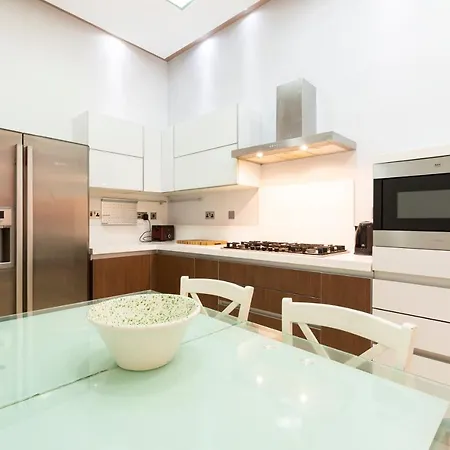 Dc36 -spacious&stylish 3 Bedroom Flat. Prime Zone Apartment *