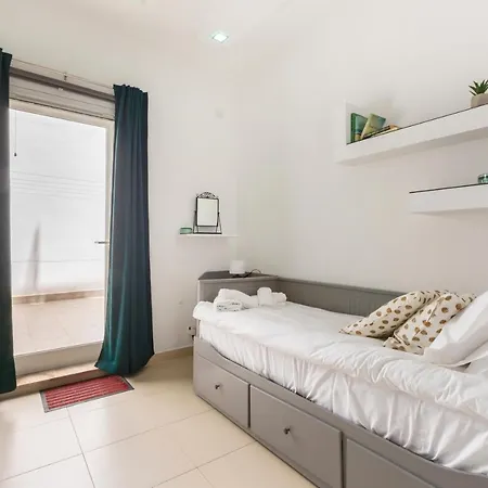 Dc36 -spacious&stylish 3 Bedroom Flat. Prime Zone Διαμέρισμα Mellieħa